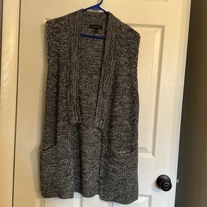 Banana Republic XS marled gray 2 front pocket open vest sweater. Worn once